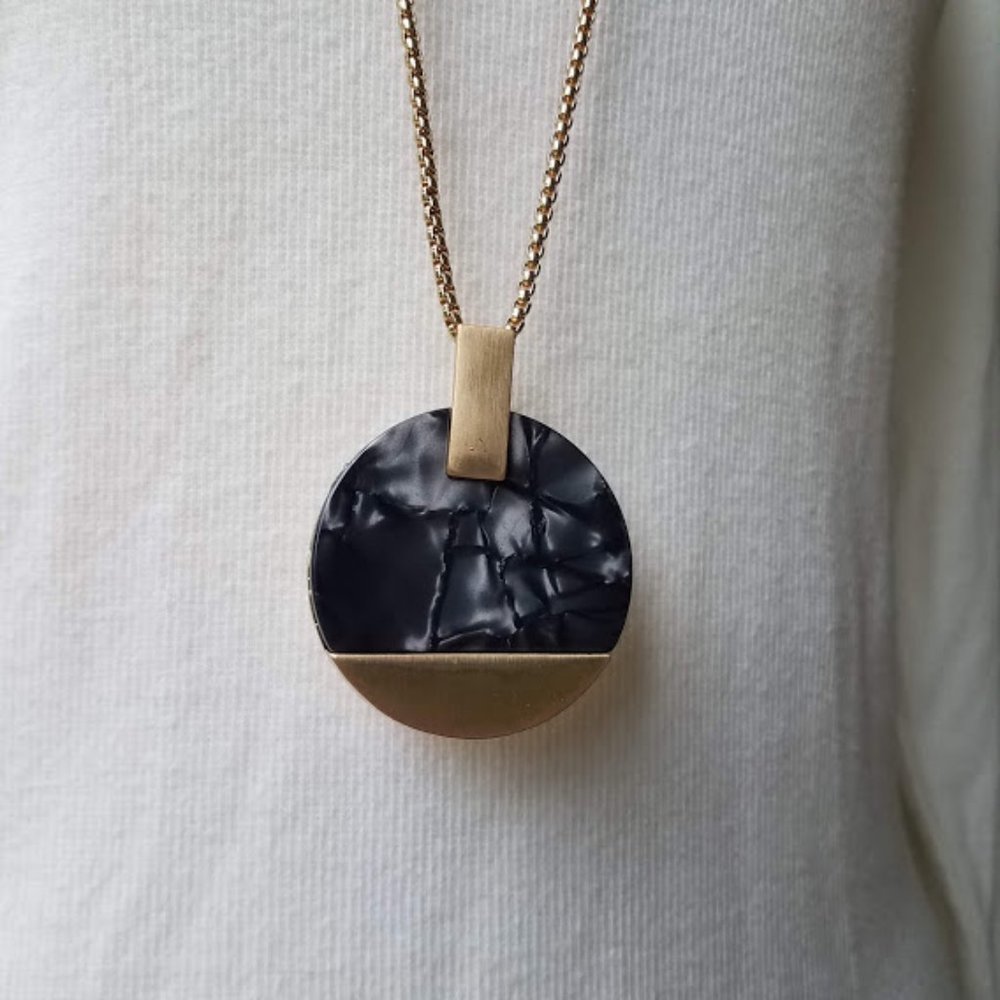 Necklace 36" Black Tortoise & Gold Pendant NWT